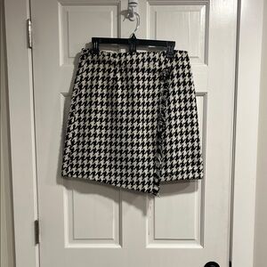 Insight Houndstooth Black and White Mini Skirt Size 8